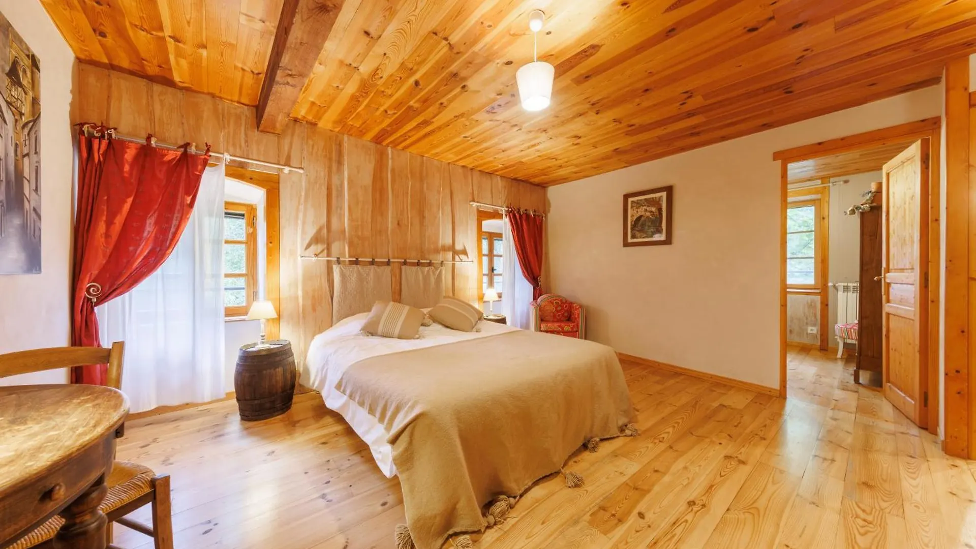 Moulin Du Bateau - Gite De Charme - Piscine - Nature Leotoing Holiday home